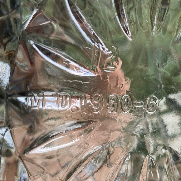 Vintage Decanter with STopper - Picture 4 of 14